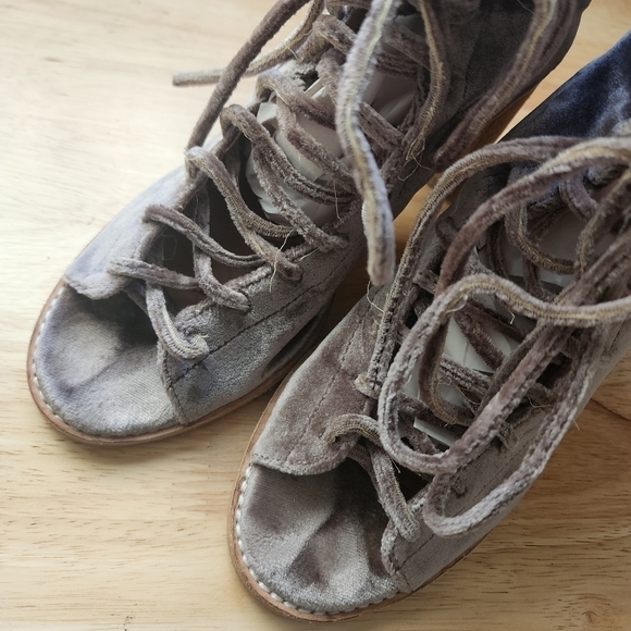 Jeffrey Campbell Velvet Taupe Lace Up Block Heel Sandal Strappy Festival Boho 9 - Picture 4 of 10